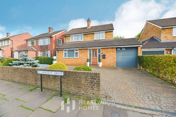 4 Bedroom Detached House For Sale In St. Vincent Drive, St. Albans, AL1