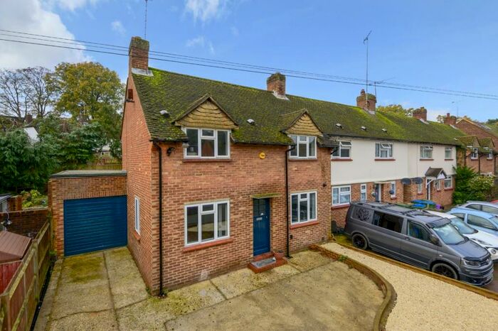 3 Bedroom Semi-Detached House To Rent In John Cobb Road Weybridge, KT13