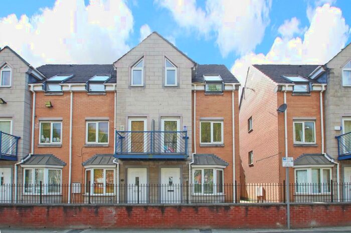 3 Bedroom Town House To Rent In Dearden Street, Hulme, Manchester, M15