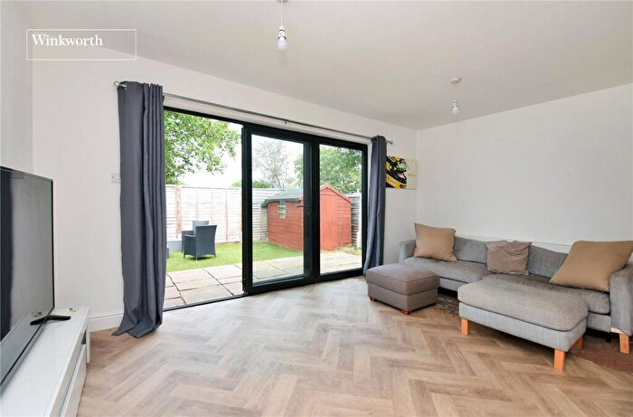1 Bedroom Flat For Sale In Gassiot Way, Sutton, SM1
