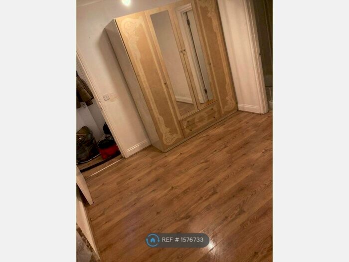 2 Bedroom Flat To Rent In Park Road, Kingston Upon Thames, KT2