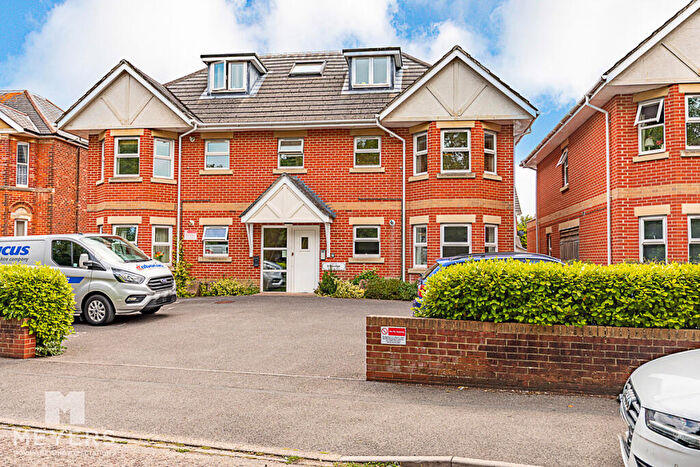 2 Bedroom Flat For Sale In Stourvale Road, Bournemouth, BH6