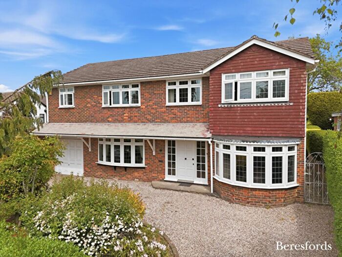 4 Bedroom Detached House For Sale In Wakefield Avenue, Billericay, CM12