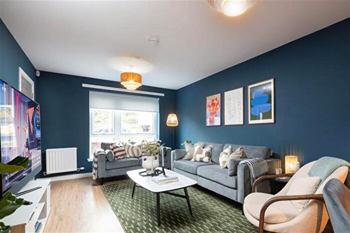 3 Bedroom End Of Terrace House To Rent In Casa, Vista Park, Glasgow, G33