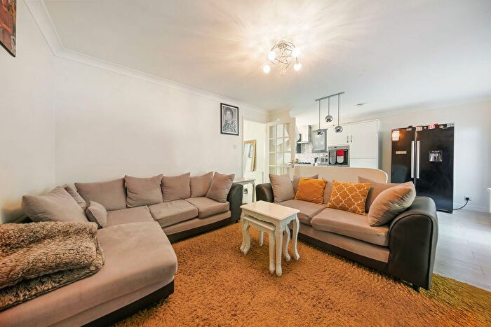 3 Bedroom Property To Rent In Wellers Grove, Cheshunt, EN7