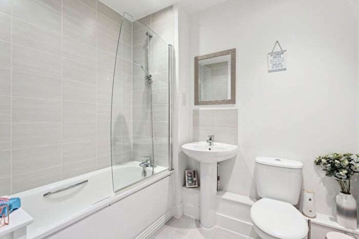 3 Bedroom End Of Terrace House For Sale In Laidler Crescent, Princes Risborough, HP27