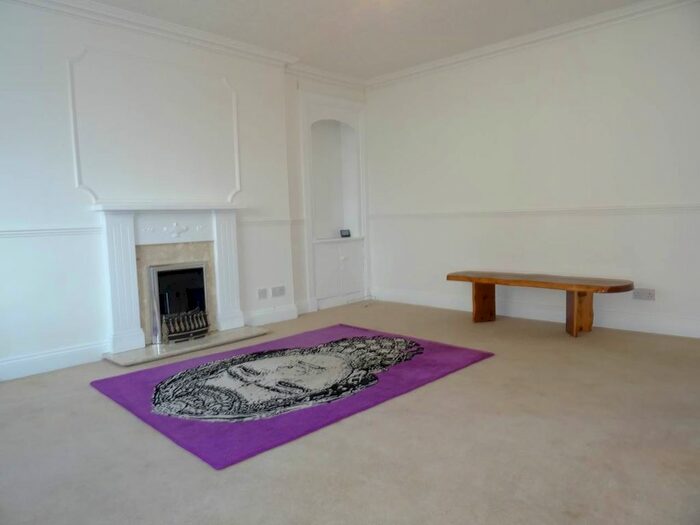 3 Bedroom Flat To Rent In Main Street, Bridgend, Perth, PH2