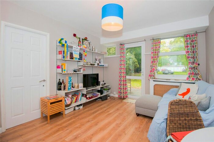 2 Bedroom Flat To Rent In Bolton Road, Chiswick, W4