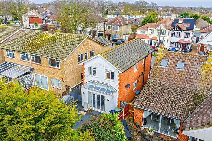 3 Bedroom Detached House To Rent In Mountdale Gardens, Leigh-On-Sea, SS9