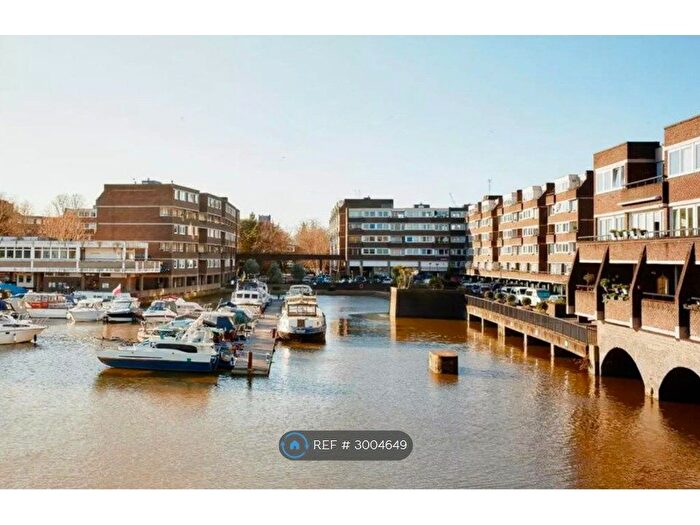 2 Bedroom Flat To Rent In Justin Close, Brentford, TW8