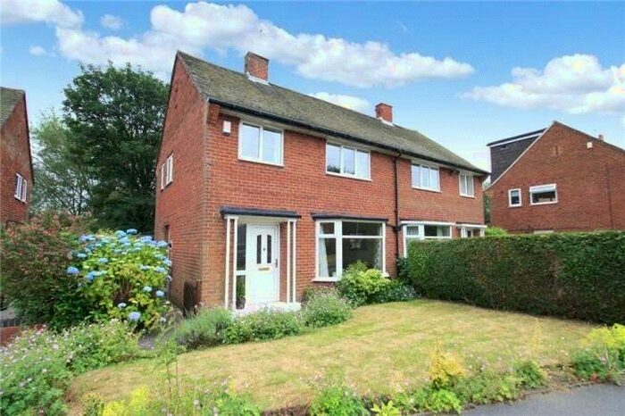 3 Bedroom Detached House To Rent In West Park Grove, Leeds, West Yorkshire, LS8