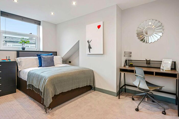 3 Bedroom Terraced House To Rent In Deans Close, Croydon, CR0