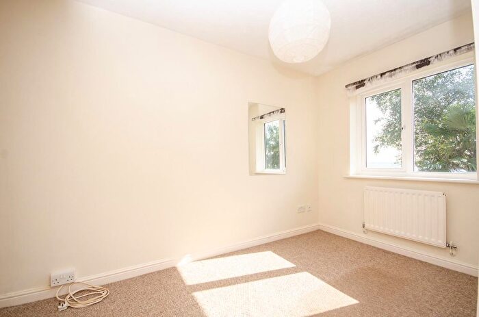 2 Bedroom Semi-Detached House For Sale In Unwin Close, Southampton, SO19