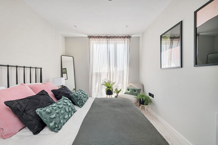 3 Bedroom Flat To Rent In The Gladstone, Dollis Hill Avenue, London, NW2