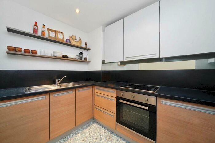 2 Bedroom Flat To Rent In Biscayne Avenue, Canary Wharf, London, E14
