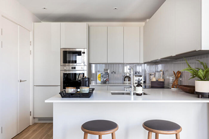 3 Bedroom Flat To Rent In Ten Degrees, Croydon, CR0