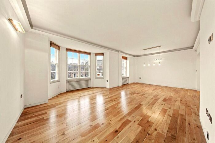 3 Bedroom Flat To Rent In Garden Court, Garden Road, NW8