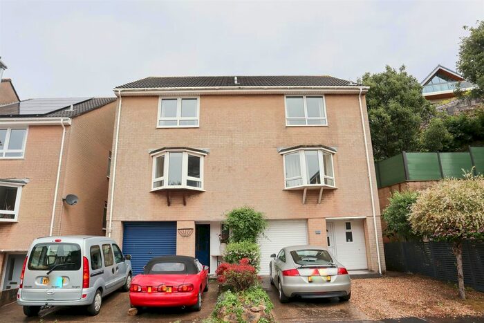 4 Bedroom Property To Rent In Friary Close, Clevedon, BS21