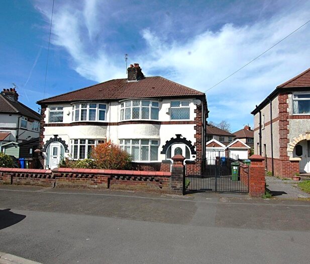 3 Bedroom Semi Detached House For Sale In Mossley Road, Ashton-under-Lyne, Greater Manchester, OL6