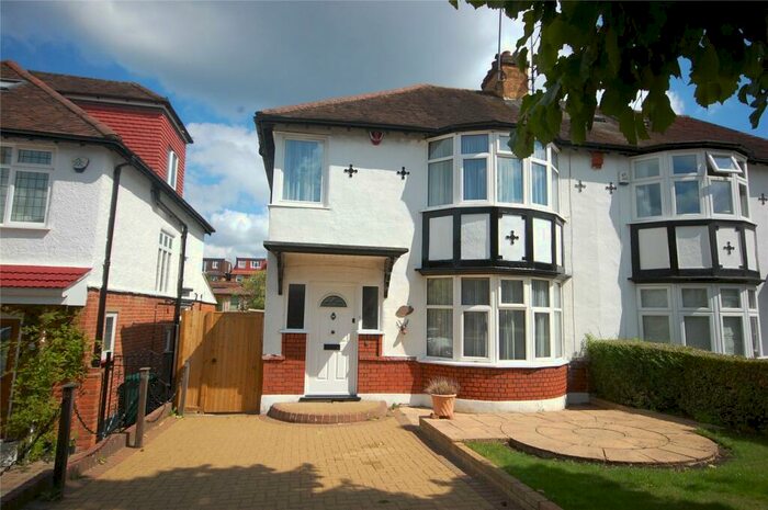 3 Bedroom House To Rent In Fursby Avenue, West Finchley, N3