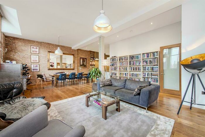 3 Bedroom Apartment To Rent In Curtain Road, Shoreditch, EC2A