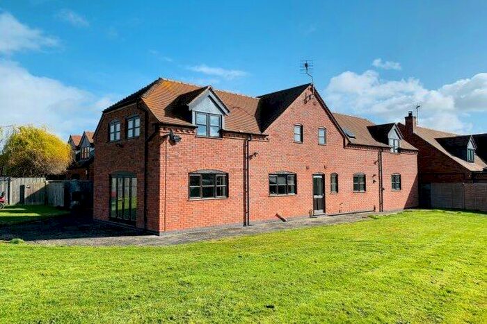 6 Bedroom Detached House To Rent In Merry Brook Heights, Evesham, WR11