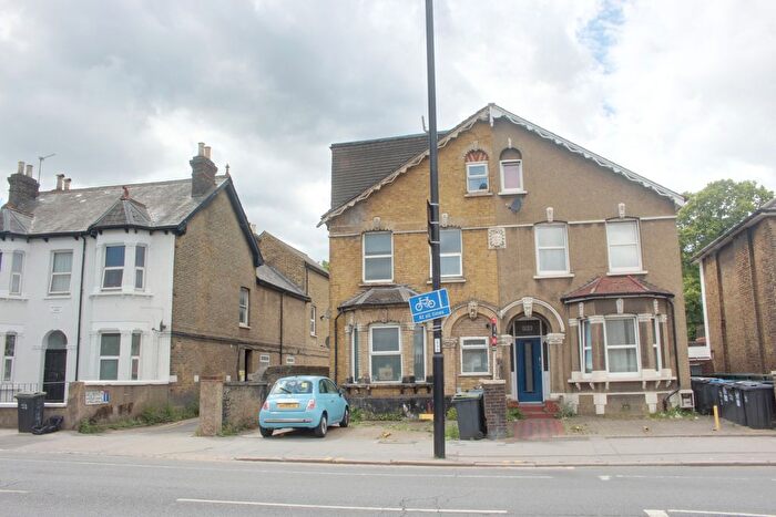 3 Bedroom Flat To Rent In Brighton Road, South Croydon, CR2