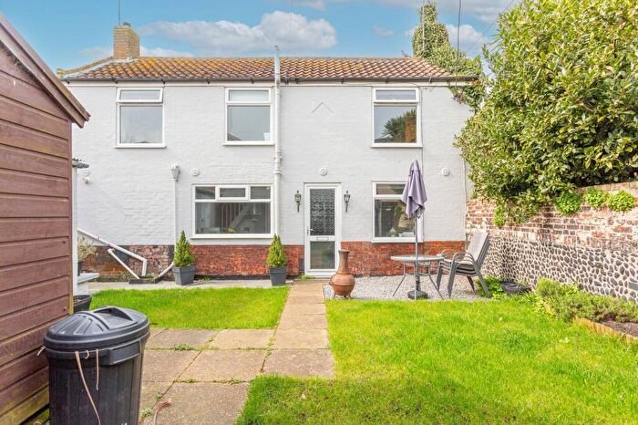 2 Bedroom Cottage For Sale In Beach Road, Caister-On-Sea, NR30