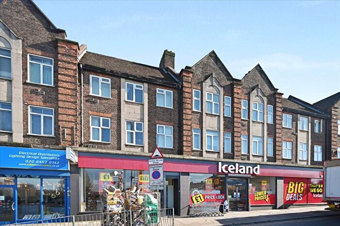2 Bedroom Flat For Sale In Chartley Parade, London, NW2