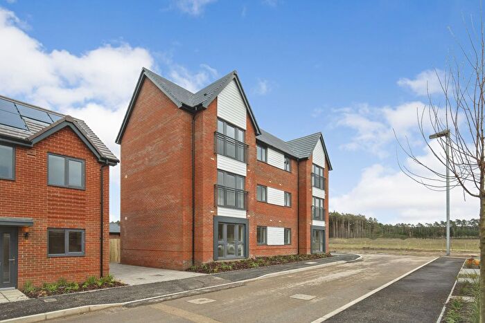 2 Bedroom Flat To Rent In Goodwood Crescent, Crowthorne, RG45