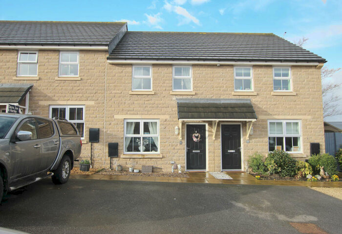 2 Bedroom Mews To Rent In Manywells Close, Cullingworth, Bradford, West Yorkshire, BD13