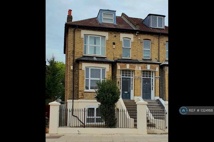 3 Bedroom Flat To Rent In Baring Road, London, SE12
