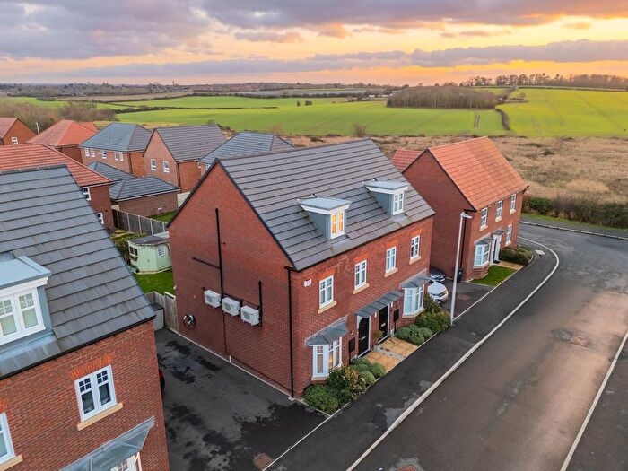 3 Bedroom Town House For Sale In Talbot Drive, Heathcote Park, Warwick, CV34