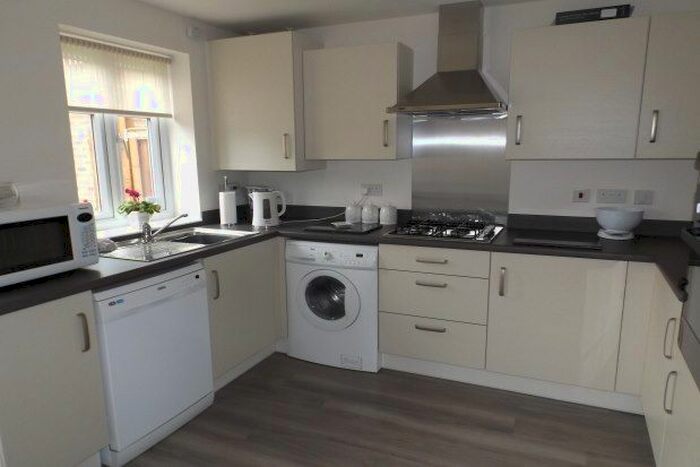 3 Bedroom Semi-Detached House To Rent In Hucknall, Nottingham, NG15