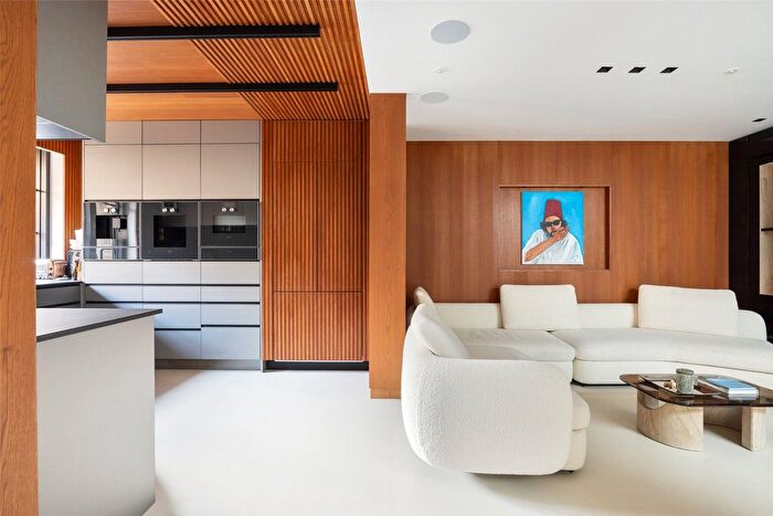 4 Bedroom Terraced House To Rent In Old Yard, London, NW10