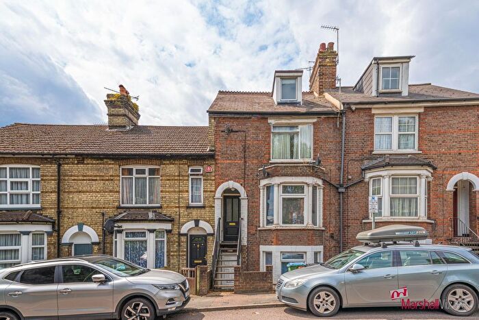 1 Bedroom Flat To Rent In Wiggenhall Road, Watford, WD18