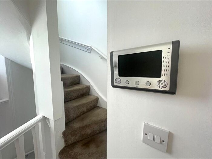 2 Bedroom End Of Terrace House To Rent In The Green, Idle, Bradford, West Yorkshire, BD10