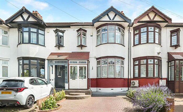 4 Bedroom Terraced House For Sale In Bergholt Avenue, Ilford, IG4