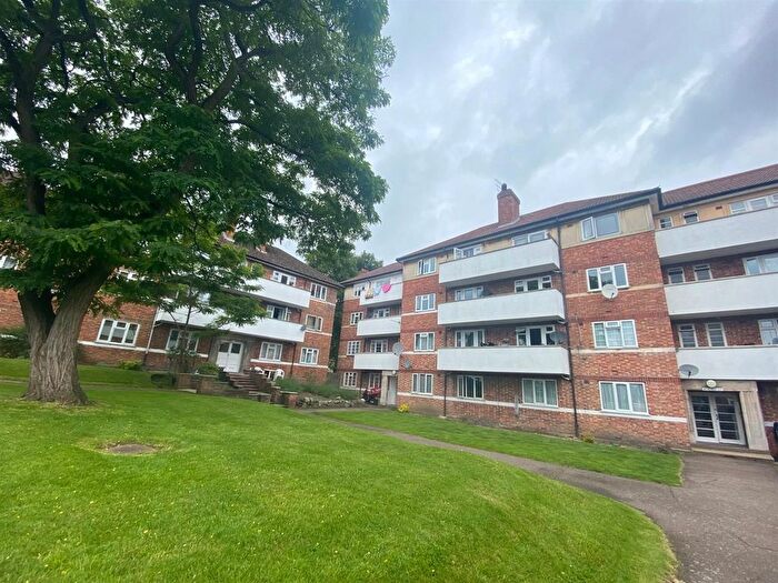 2 Bedroom Flat For Sale In Flat, Wilton Court, Wilton Road, London, N10