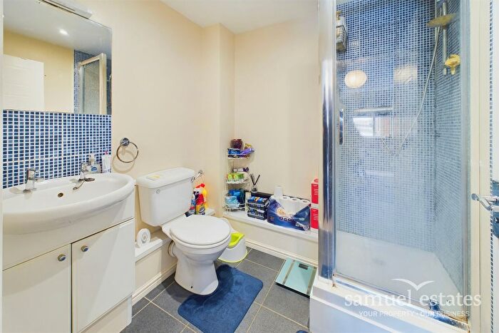 2 Bedroom Flat For Sale In Churchill Lodge, Streatham High Road, SW16