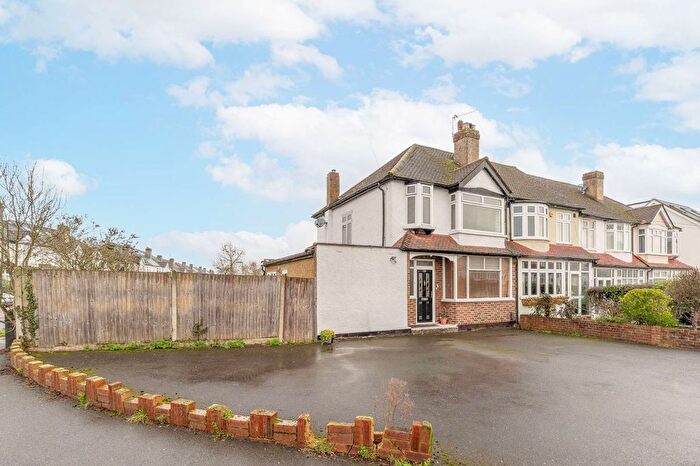 3 Bedroom End Terrace House For Sale In Worcester Park, Worcester Park, KT4