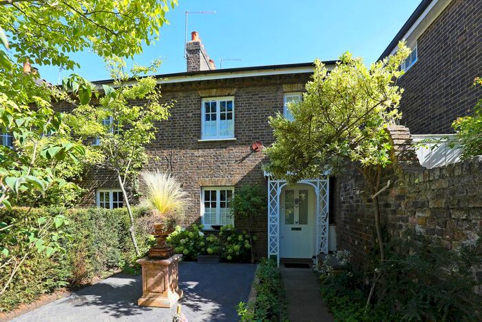 2 Bedroom Cottage To Rent In Ham Gate Avenue, Richmond, TW10