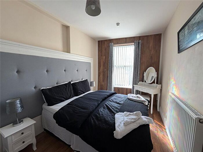 2 Bedroom Apartment To Rent In - Queen Street, Rhyl, LL18