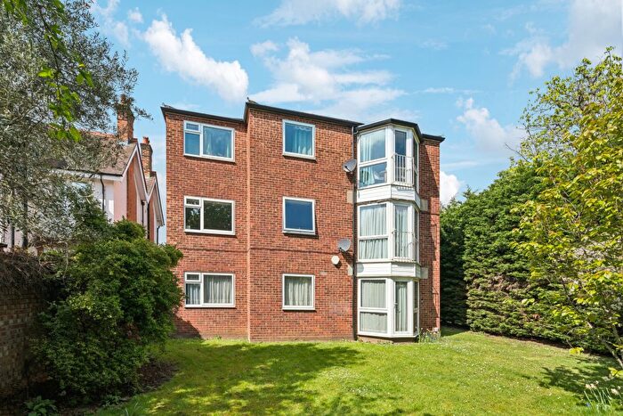 2 Bedroom Flat For Sale In Hill View Road, Twickenham, TW1