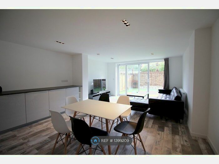 4 Bedroom Terraced House To Rent In Somers Close, London, NW1