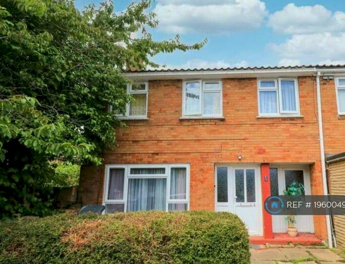 3 Bedroom End Of Terrace House To Rent In Ash Drive, Hatfield, AL10