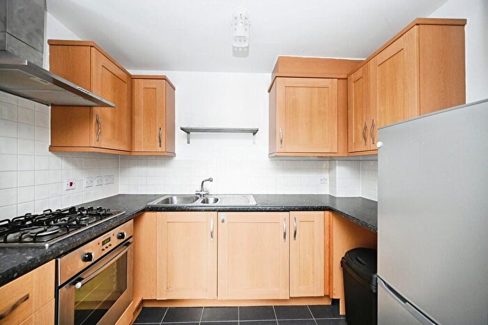 2 Bedroom Flat For Sale In Dunster Close, Rugby, CV22