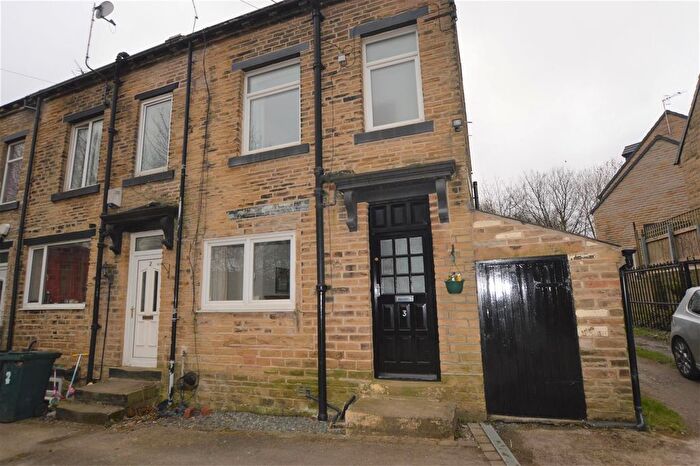2 Bedroom Cottage To Rent In Albert Buildings, Idle, Bradford, BD10