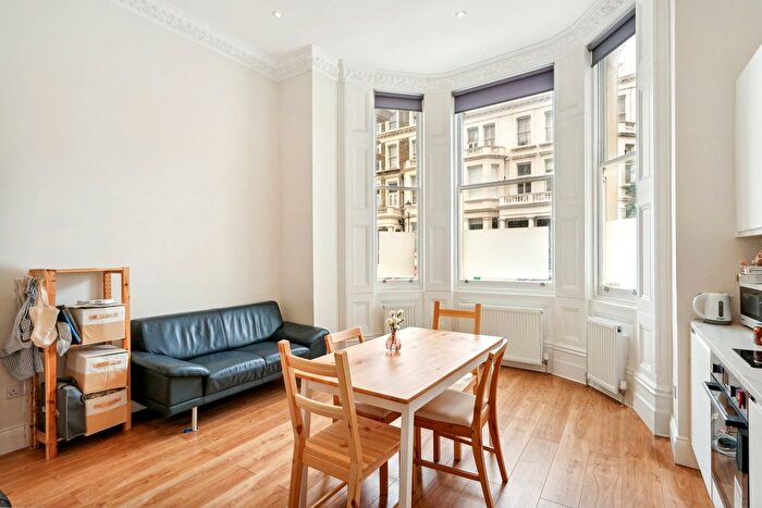 1 Bedroom Flat To Rent In Penywern Road, Earls Court, SW5
