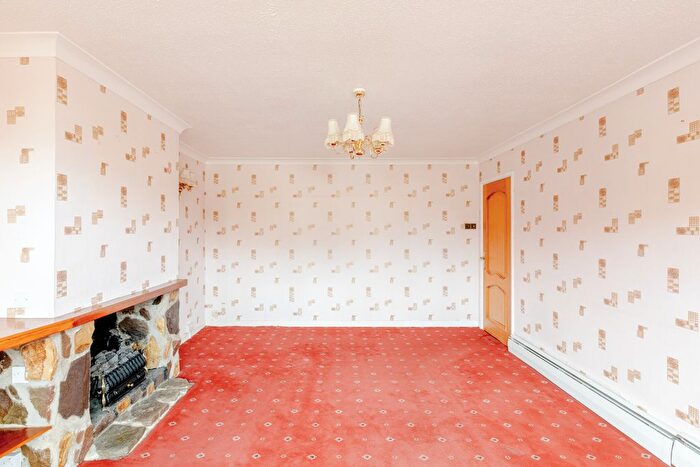 3 Bedroom Semi-Detached House For Sale In Woodside Road, Downend, BS16